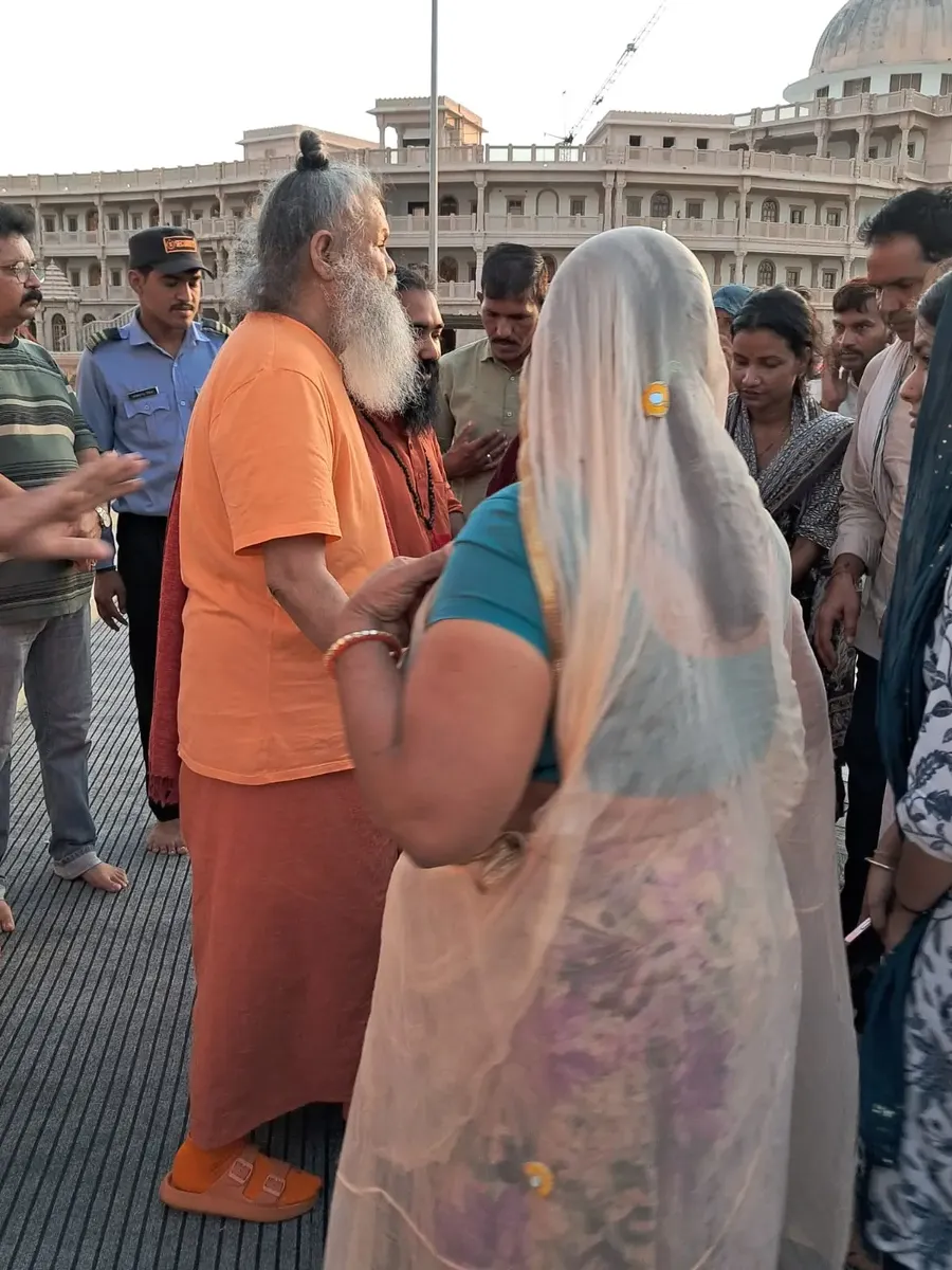a-blessed-evening-with-vishwaguru-ji-at-om-ashram bodyImage